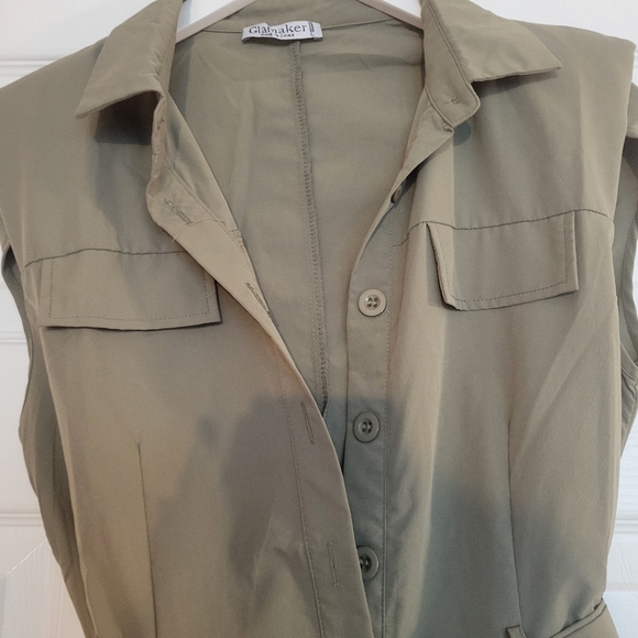 Green button-up jumpsuit with shoulder pads - Picture 2 of 6